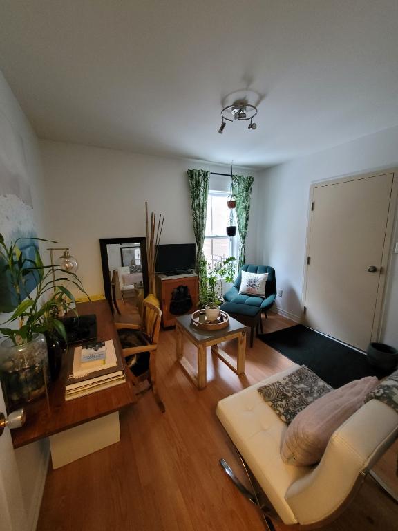 Chaleureux Condo rénové - près métro vieux Longueuil | 3238527