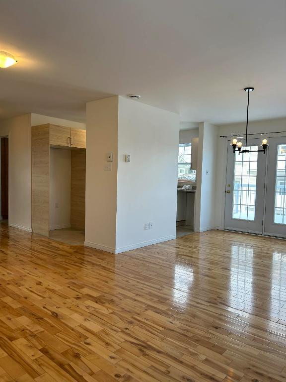 Superbe 4 1/2 Boul du Mi-Vallon fraîchement rénové | 3238560