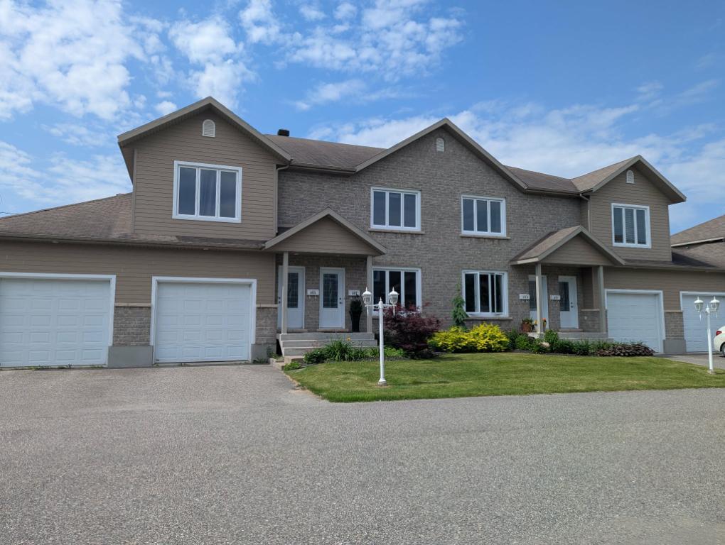 Grand condo à louer avec garage et remise | 3238563