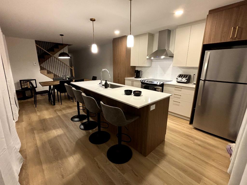 Grand 5-1/2 sur deux étages, disponible le 1 juillet à Sainte-Madeleine | 3238653