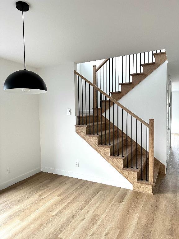 Grand 5-1/2 sur deux étages, disponible le 1 juillet à Sainte-Madeleine | 3238653