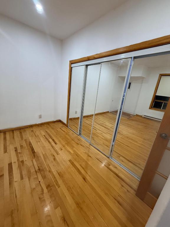 Très grand logement à louer sur deux étages dans un triplex au bord de l'eau | 3238833