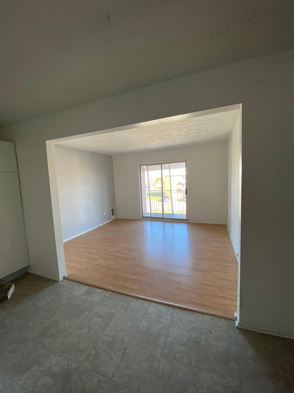 GRAND ET LUMINEUX 4.5 DISPONIBLE 1er MARS 2025 | 3239249