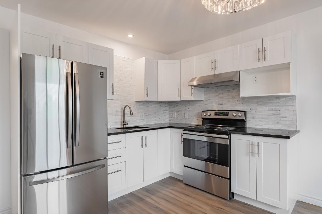 3 1/2 semi-meublé près centre d'achat et autoroute 20 | 3239463