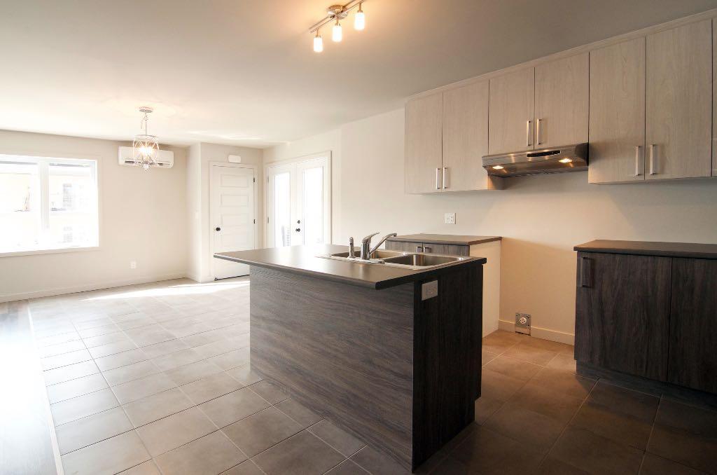 Ajouter à mes favoris 4 1/2 dans un quadruplex Rock Forest (Sherbrooke) | 3239474