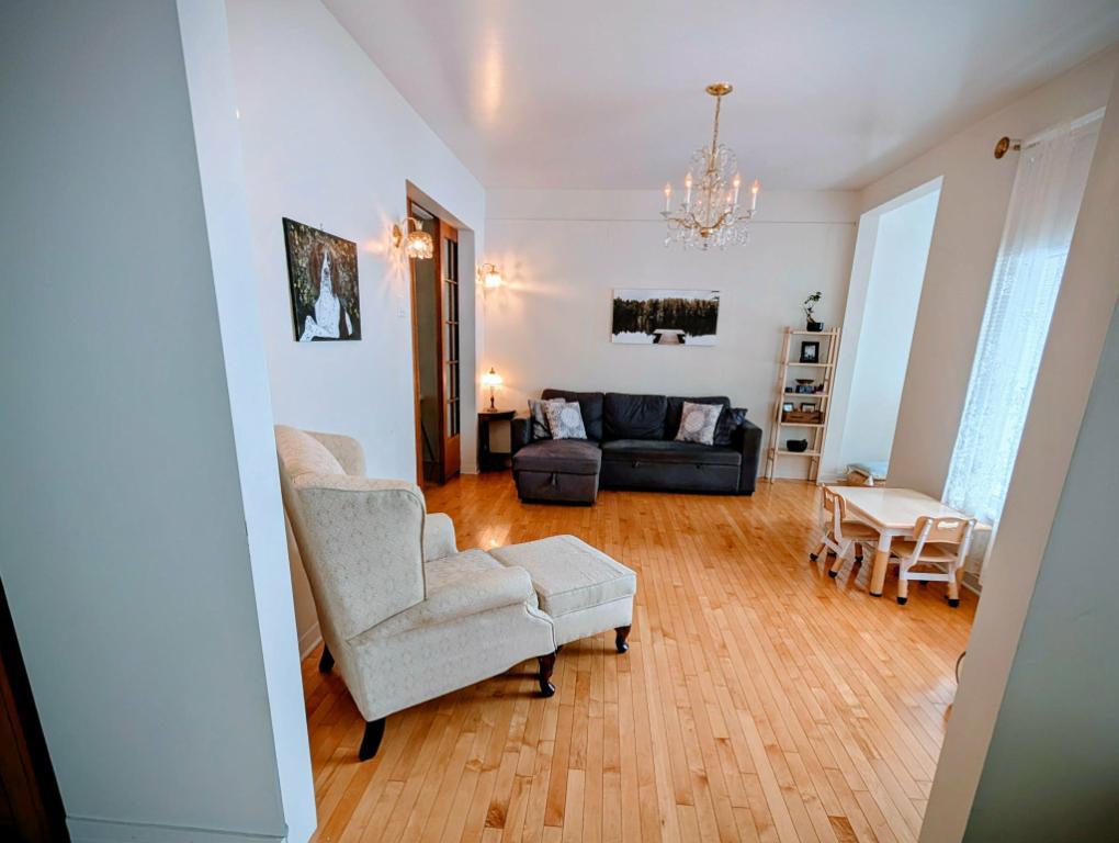 LÉVIS. RARE SUR LE MARCHÉ. 7 1/2 (3 ch.). 1er juillet (possibilité 1er août). Chauffé, éclairé, climatisé, déneigé (la totale, sauf Internet) | 3239521