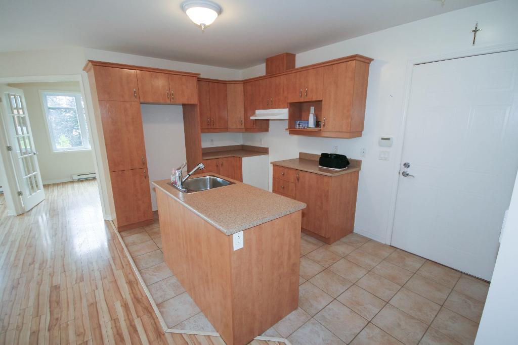 Condo, 5 1/2 Saint-Hubert, libre 1er juillet 2026, Électricité incluse, Air climatisé | 3239524