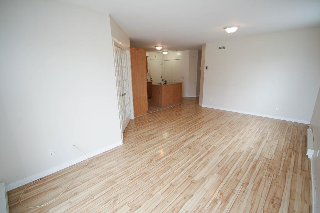 Condo, 5 1/2 Saint-Hubert, libre 1er juillet 2026, Électricité incluse, Air climatisé | 3239524