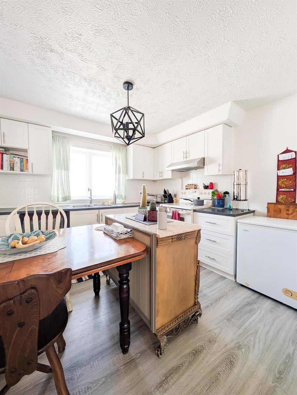 Immeuble - 5891-5901 Boulevard Bourque Grand 6 1/2 Sur Deux étages à Louer | 3240337