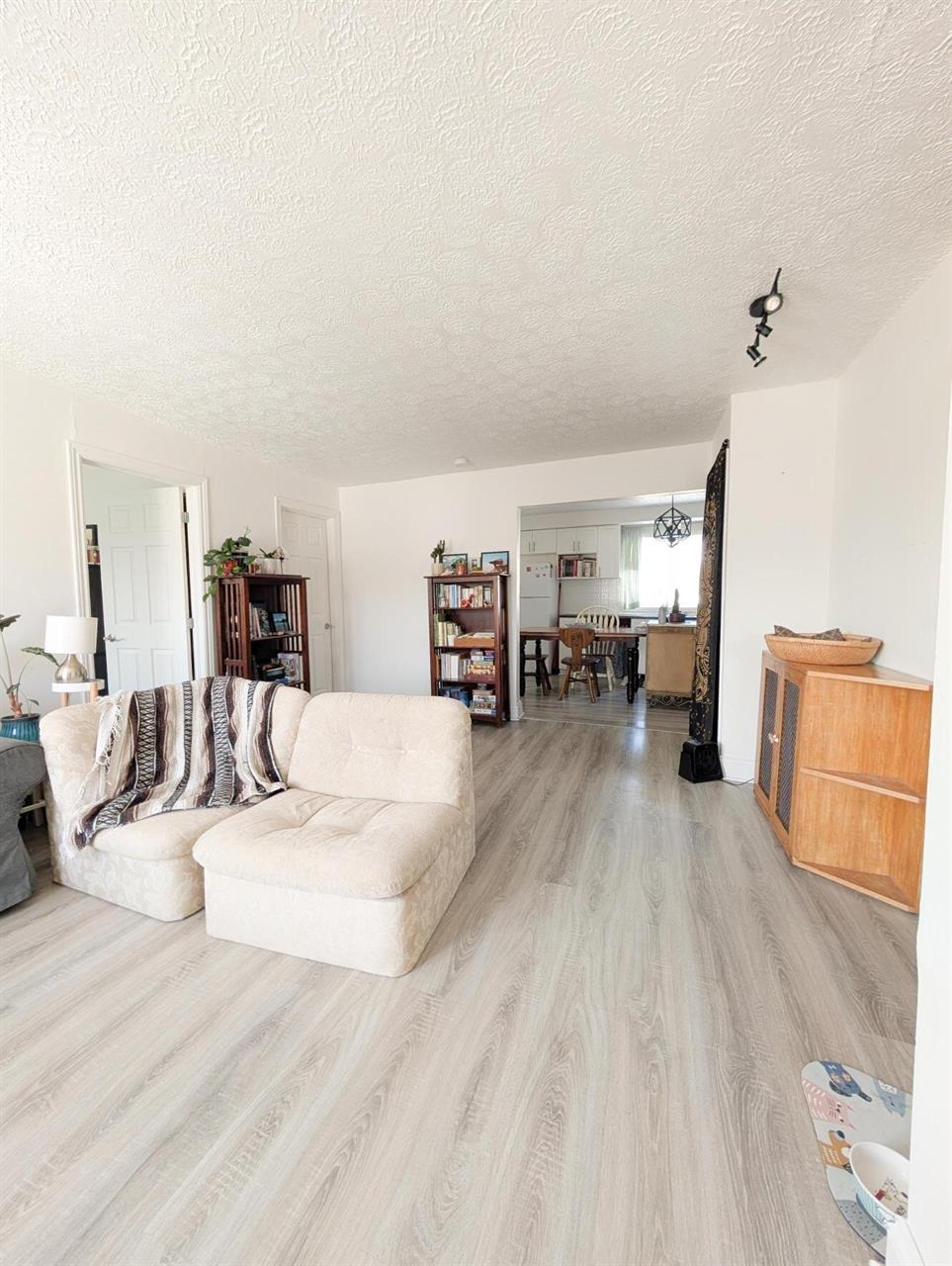 Immeuble - 5891-5901 Boulevard Bourque Grand 6 1/2 Sur Deux étages à Louer | 3240337