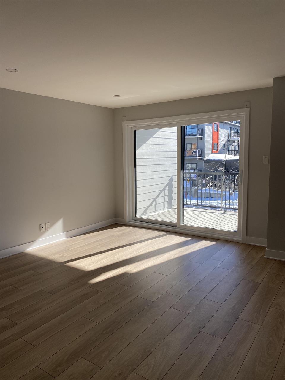 Immeuble - 885-907 Lamarche Grand 5 1/2 Neuf à Louer | 3240372