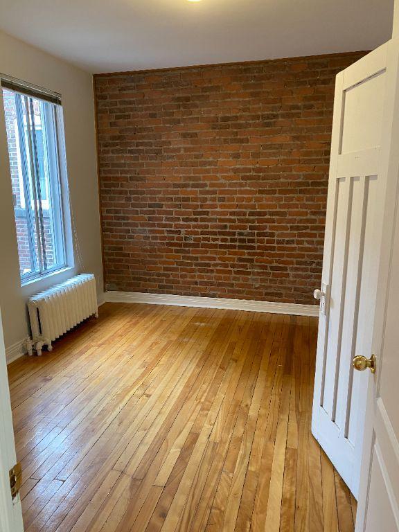 5 1/2, NDG, large. sunny, 2 closed bdrm, electros (5) included | 3240434