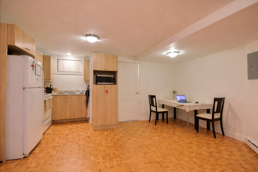 Studio Face Au Métro Laurier | 3240631