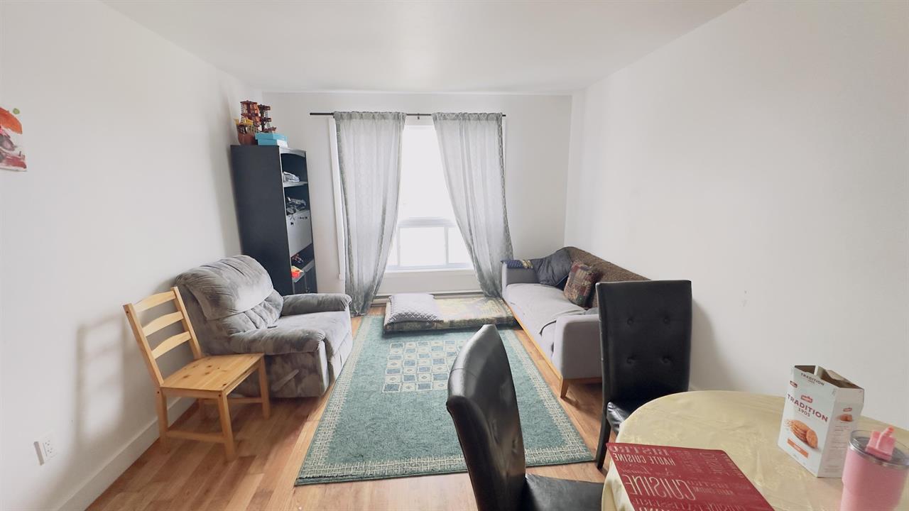 Immeuble - 475 7e Avenue 4 1/2 à Louer | 3240672