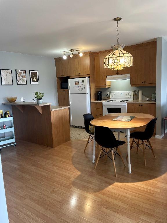 3 1/2 spacieux au 3e étage non fumeur | 3240836