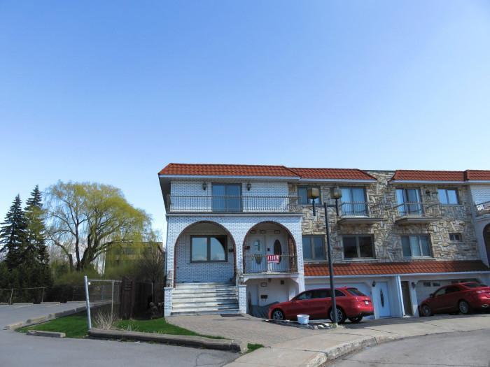 Rosemont - Superbe 4 1/2 à aire ouverte, situé juste en face de l'Hôpital Santa Cabrini. | 3240846