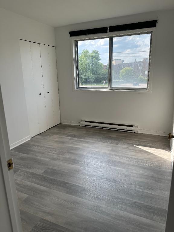 Superbe 4 1/2 moderne avec électroménager | 3240862