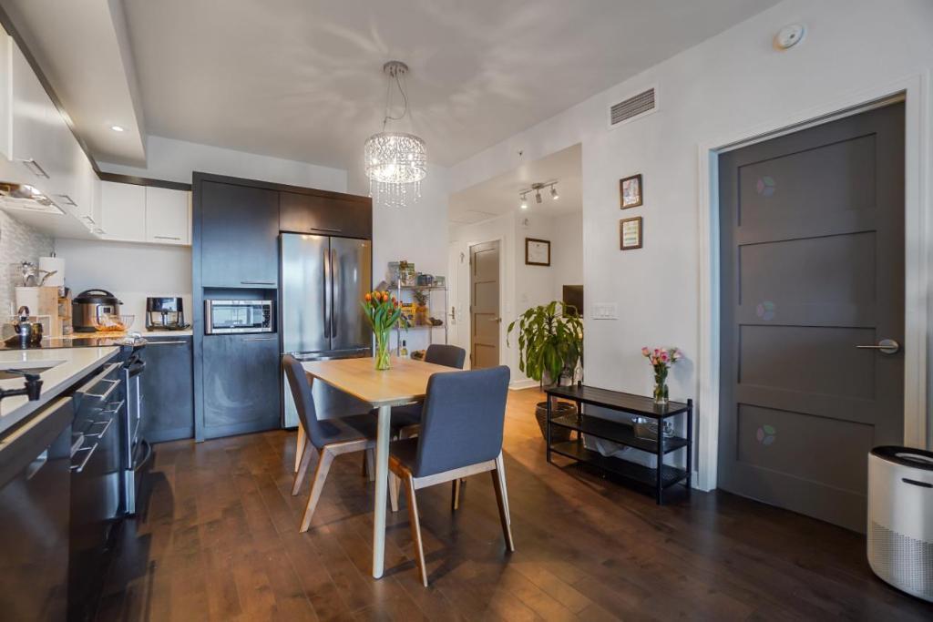 Condo 3 ½ + Den à louer (REM) | 3240863