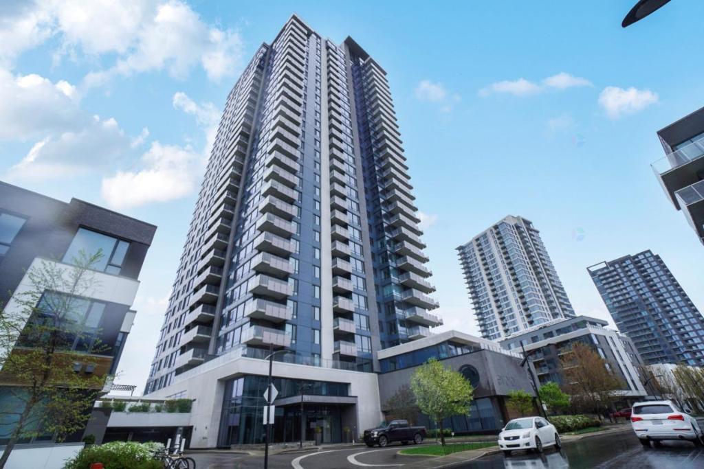 Condo 3 ½ + Den à louer (REM) | 3240863