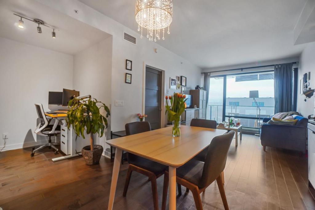 Condo 3 ½ + Den à louer (REM) | 3240863