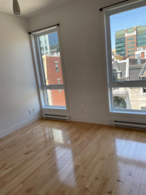 Superbe condo 3 1/2 avec Garage inclus - MONTREAL- VILLE-MARIE, à une minute du CHUM, construction récente | 3240950