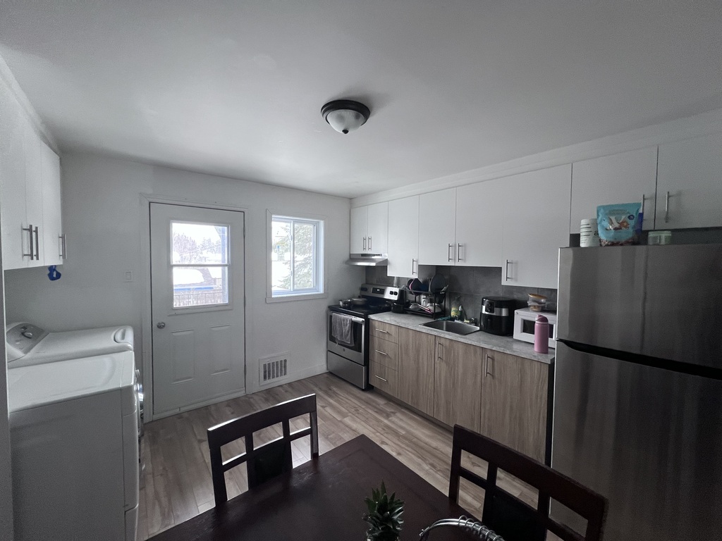 4 1/2 Avec 2 Balcons | 3241219