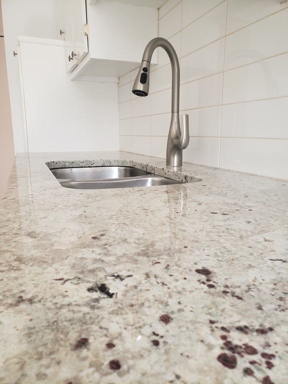 5 ½ Rénové Chauffe/Eau Chaude | 3241375