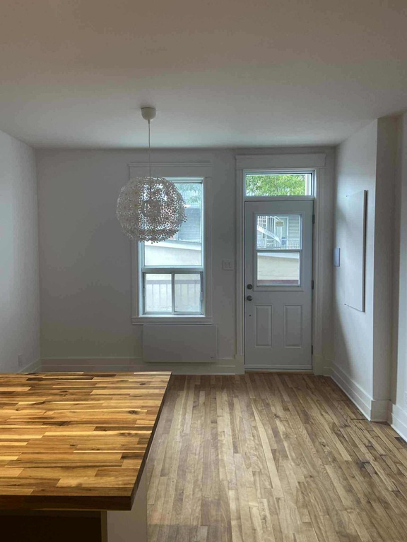 Grand 31/2 Fait 41/2 Entièrement Rénové | 3241406