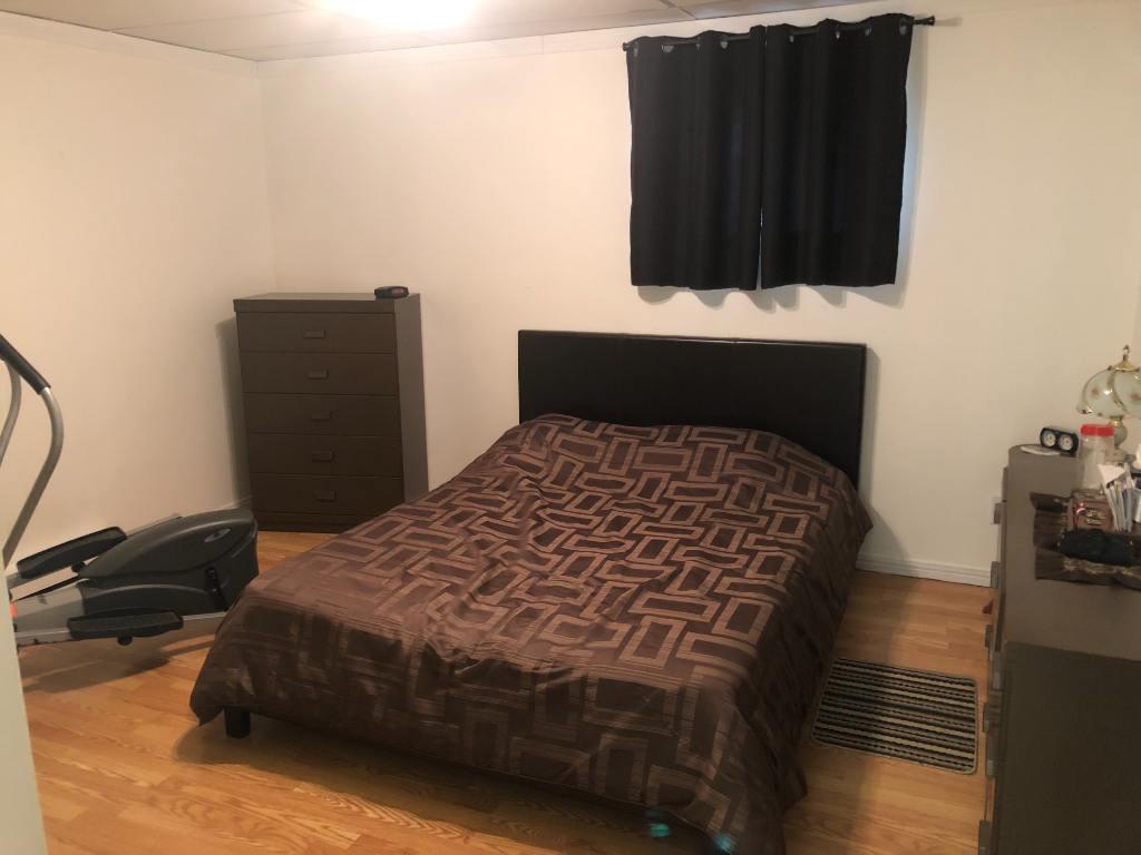 4 1\2 a louer secteur Venise a Magog AVEC ACCES AU LAC ET DEUX STATIONNEMENT | 3241425