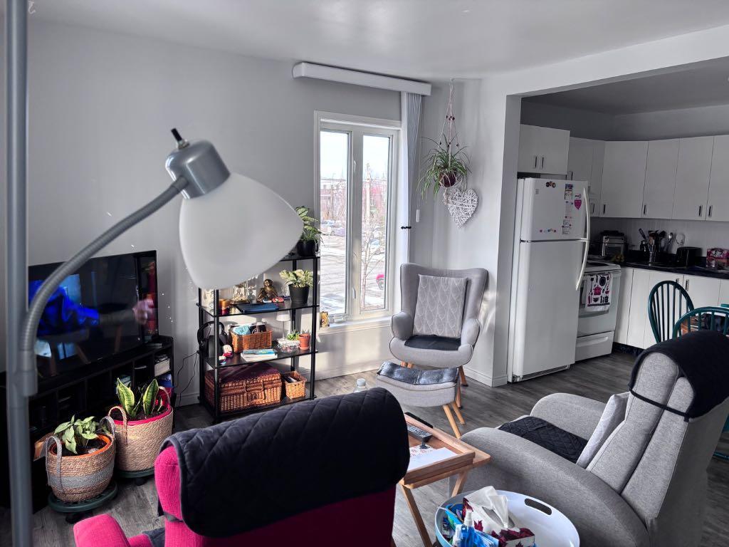 3 1/2 Ensoleillé, Situé près de tout les services (centre-ville Victoriaville) | 3241426