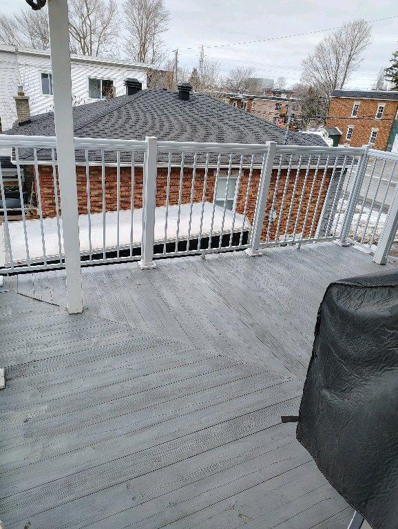 À St Jérôme haut de duplex 5 1/2..3 chambres près de la gare et centre ville et de tout les commodités | 3241480