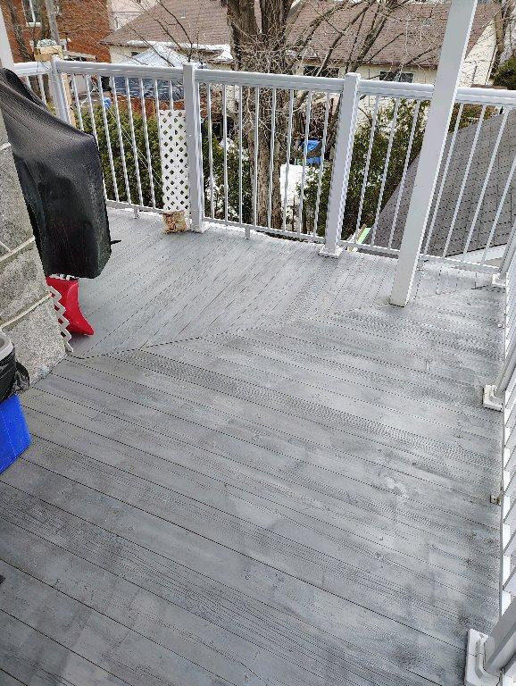 À St Jérôme haut de duplex 5 1/2..3 chambres près de la gare et centre ville et de tout les commodités | 3241480