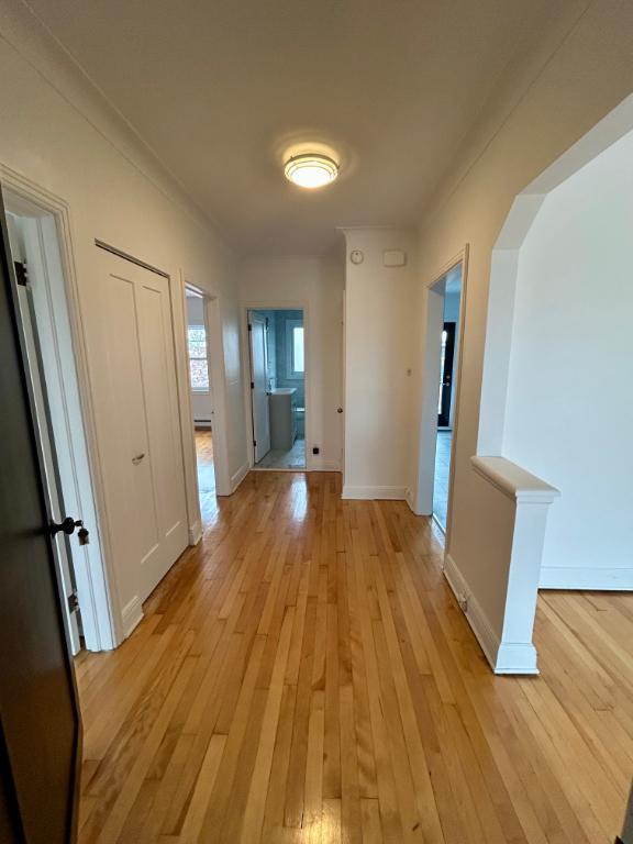 Grand 4 1/2 contemporain au 2e étage d’un triplex à louer | 3241495