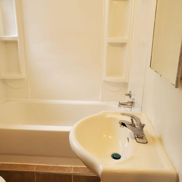 🏡 À LOUER – 3 ½ (demi sous-sol) – Quartier calme et paisible | 3279210