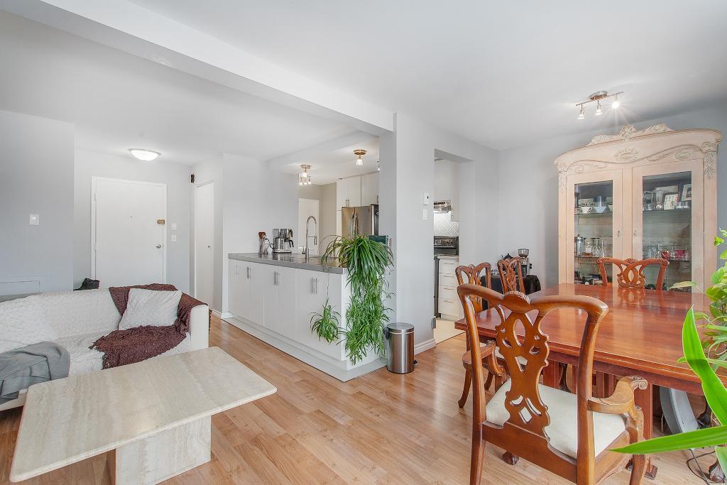 logement 5 1/2 avec cuisine rénovée, stationnement, 3 chambres à coucher, Duvernay, Laval | 3278844