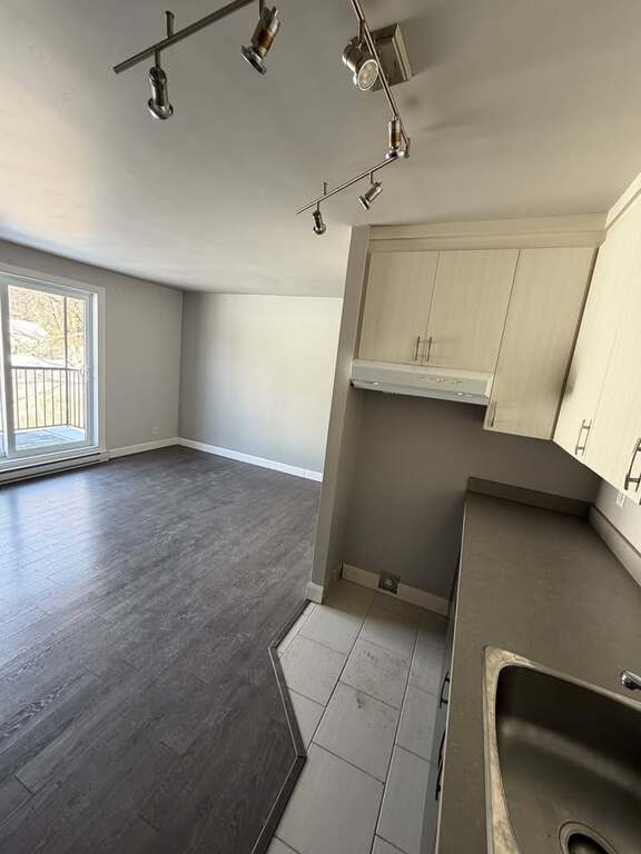 À LOUER : Appartement 3 1/2 | 3280244