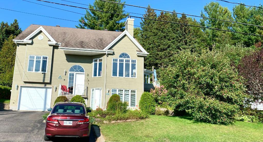 Spacieux et lumineux 3½ + bureau fermé. Terrasse soleil. 5 min à pied du village et des Outlets de St-Sauveur des Monts. | 3278584