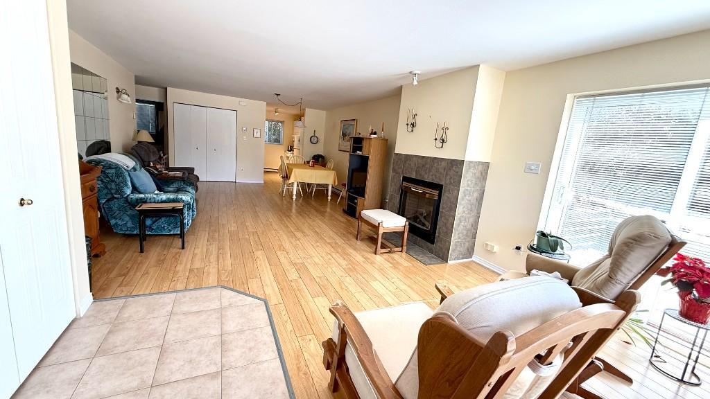 Spacieux et lumineux 3½ + bureau fermé. Terrasse soleil. 5 min à pied du village et des Outlets de St-Sauveur des Monts. | 3278584