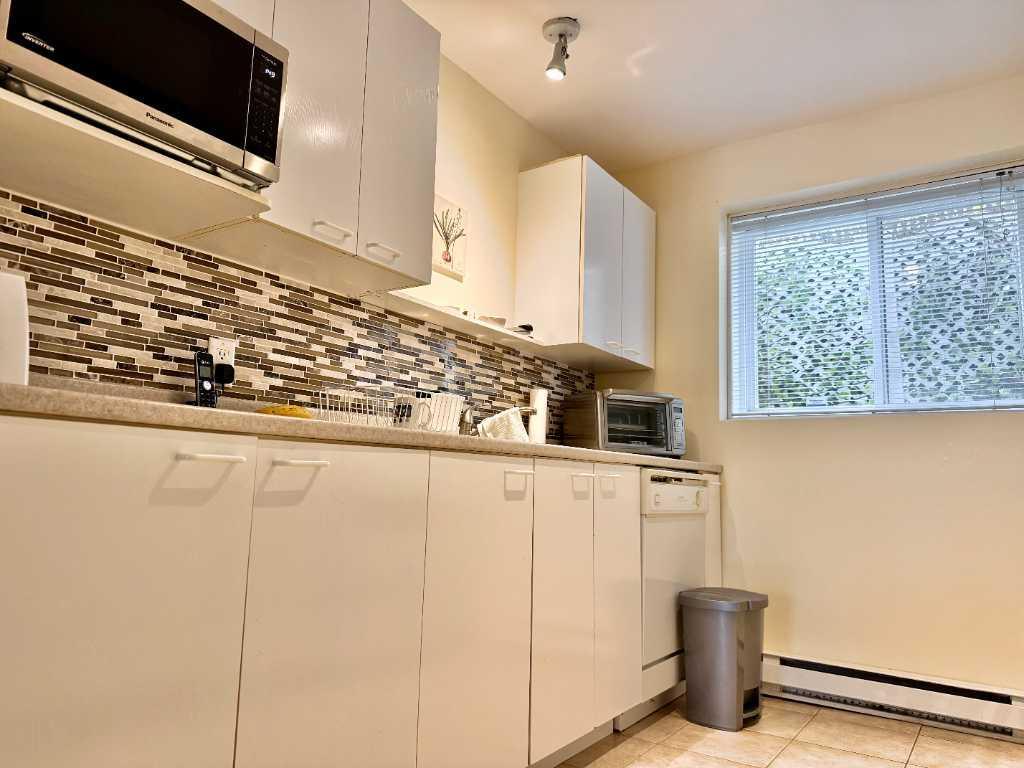 Spacieux et lumineux 3½ + bureau fermé. Terrasse soleil. 5 min à pied du village et des Outlets de St-Sauveur des Monts. | 3278584