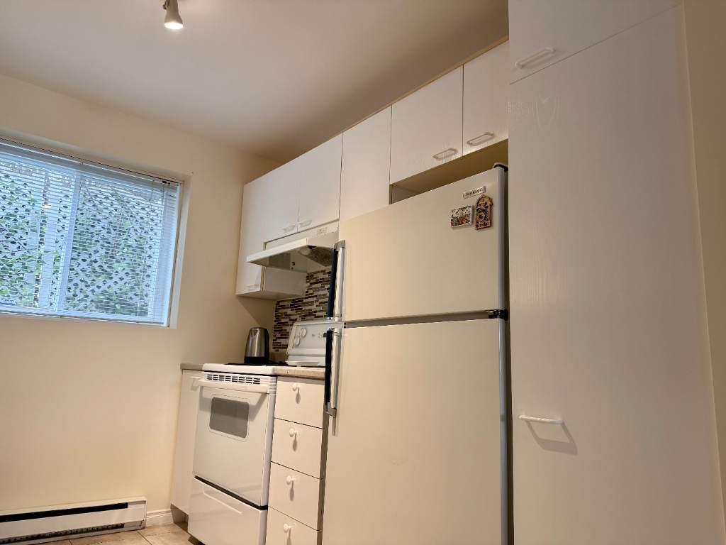 Spacieux et lumineux 3½ + bureau fermé. Terrasse soleil. 5 min à pied du village et des Outlets de St-Sauveur des Monts. | 3278584
