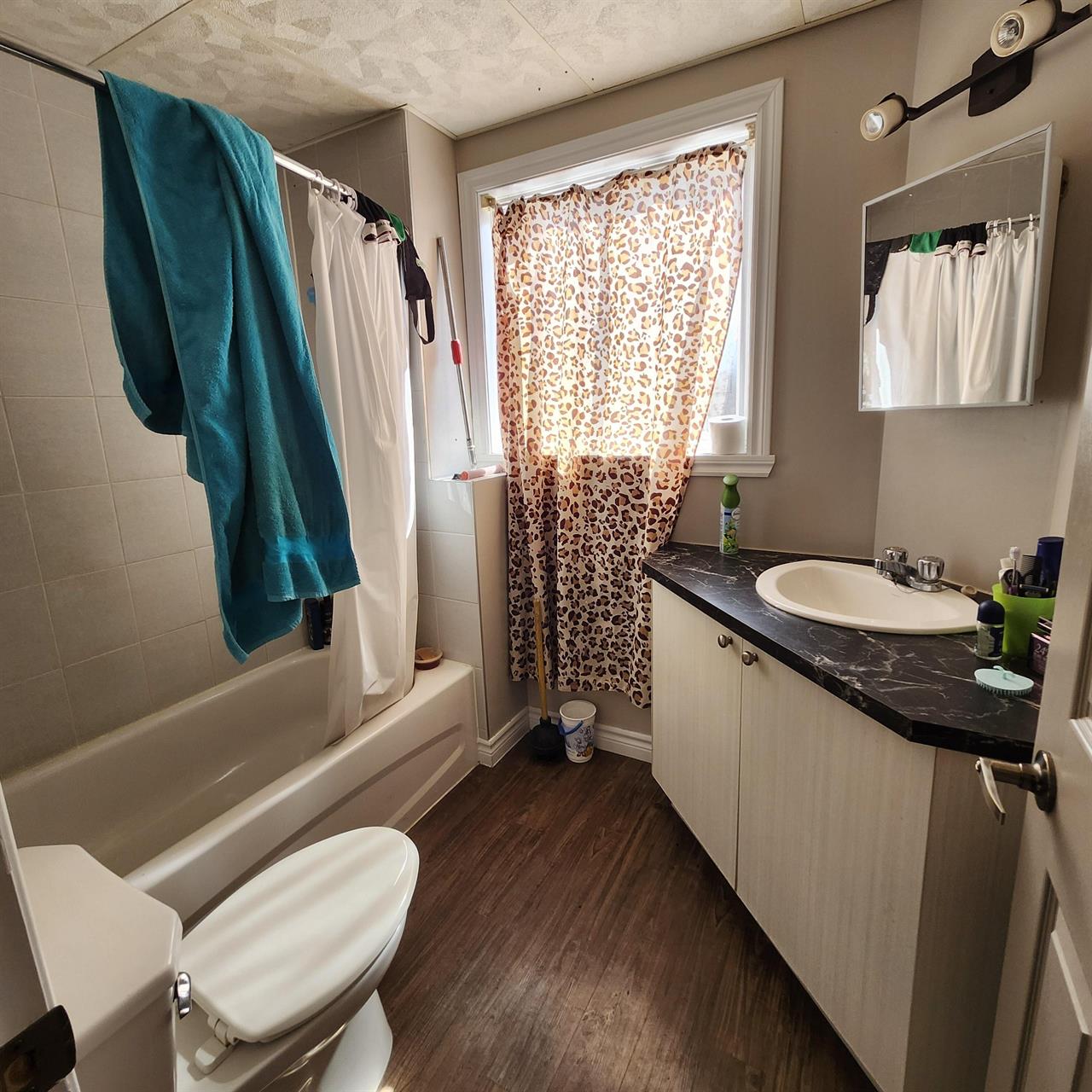 Immeuble - 101 7e Avenue Sud 3½ à Louer - Richmond | 3279641