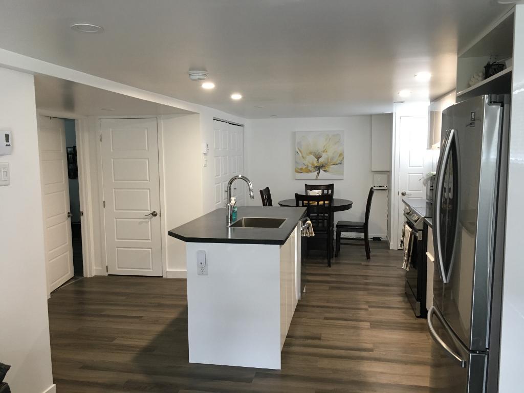 3 1/2 comprenant une pièce supplémentaire pour bureau ou rangement, demi sous-sol d'un triplex à louer | 3283289