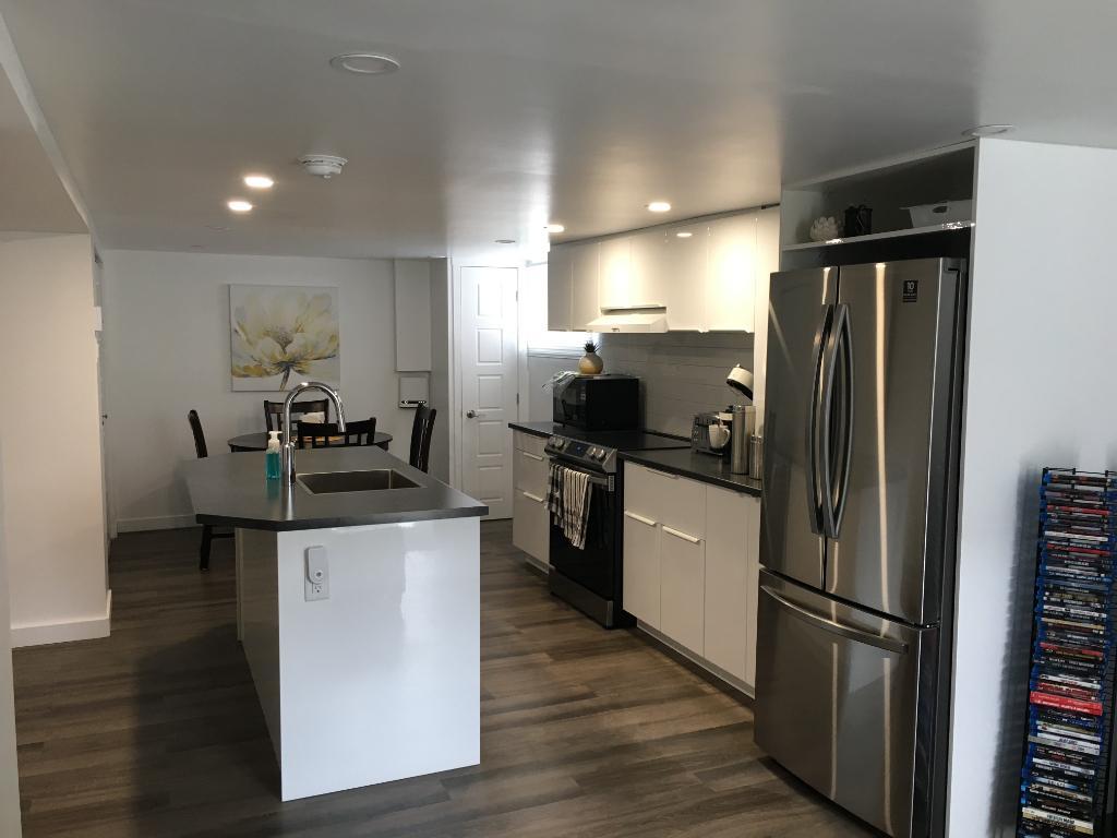 3 1/2 comprenant une pièce supplémentaire pour bureau ou rangement, demi sous-sol d'un triplex à louer | 3283289