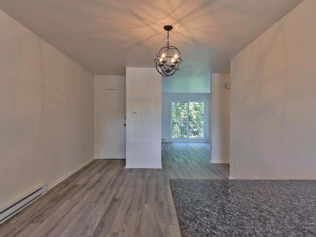 4 1/2 Style-Condo rénové à Mirabel (St-Janvier) - Juillet - Internet inclus | 3279074
