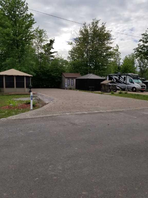 Terrain aménagé au Camping la clé des Champs | 3276724