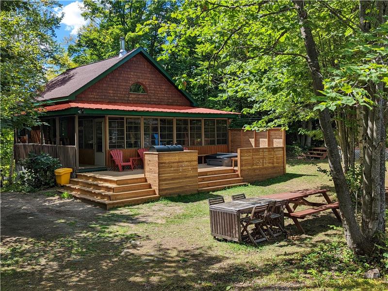 Lakeside Honey Bear Cottage - Val-des-Monts, Quebec | 3283905