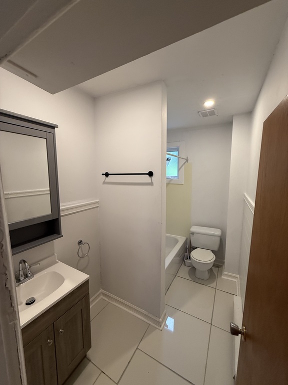 4 1/2 Avec Grand Cours Et Terrasse | 3273214