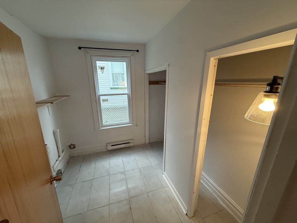 4 1/2 Avec Grand Cours Et Terrasse | 3273214