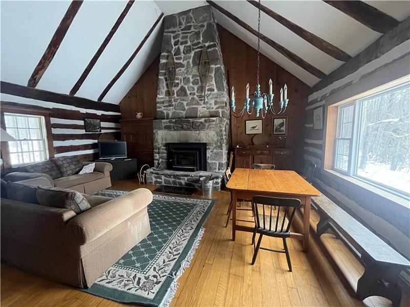 Covey Hill Log Cabin | 3276635