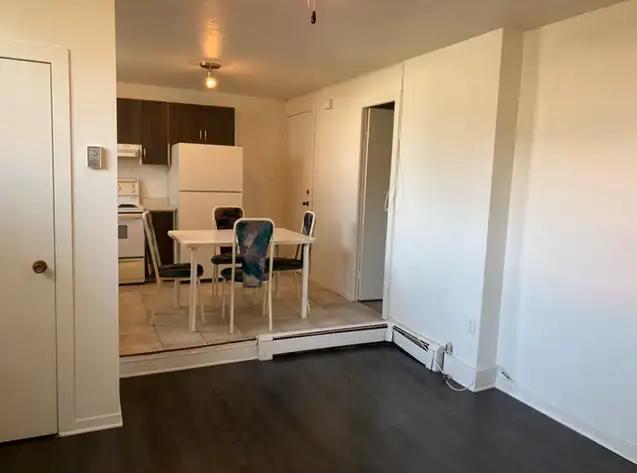 2 1/2 tout inclus à louer au centre-ville de Sherbrooke. | 3279076